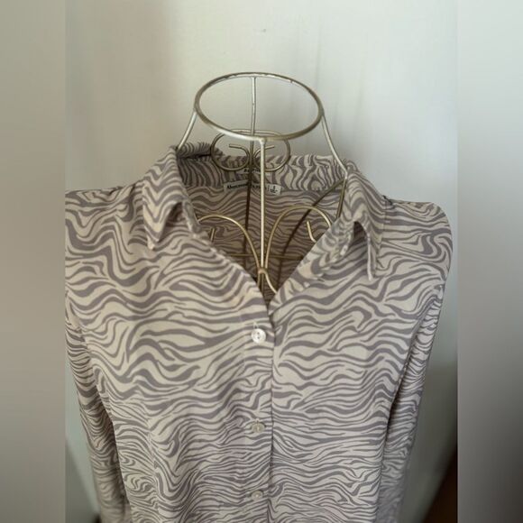 Abercrombie boyfriend fit zebra print long sleeve button down top size Small - Picture 6 of 8